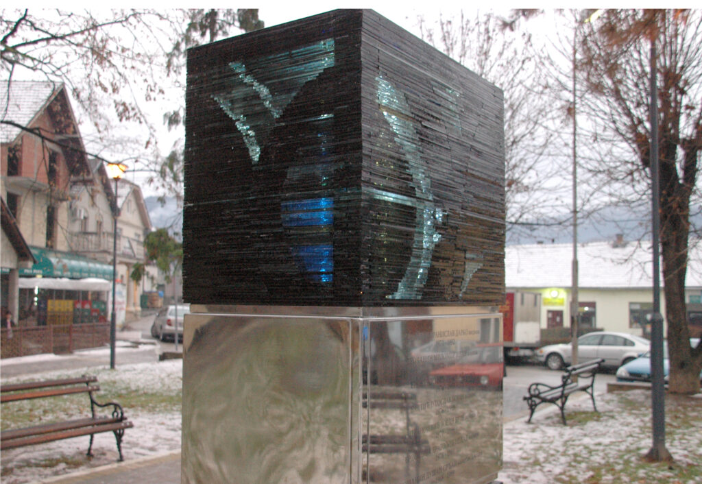 spomenik palim borcima 2-04