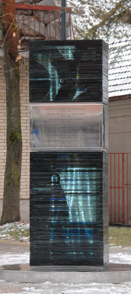 spomenik palim borcima 2-05